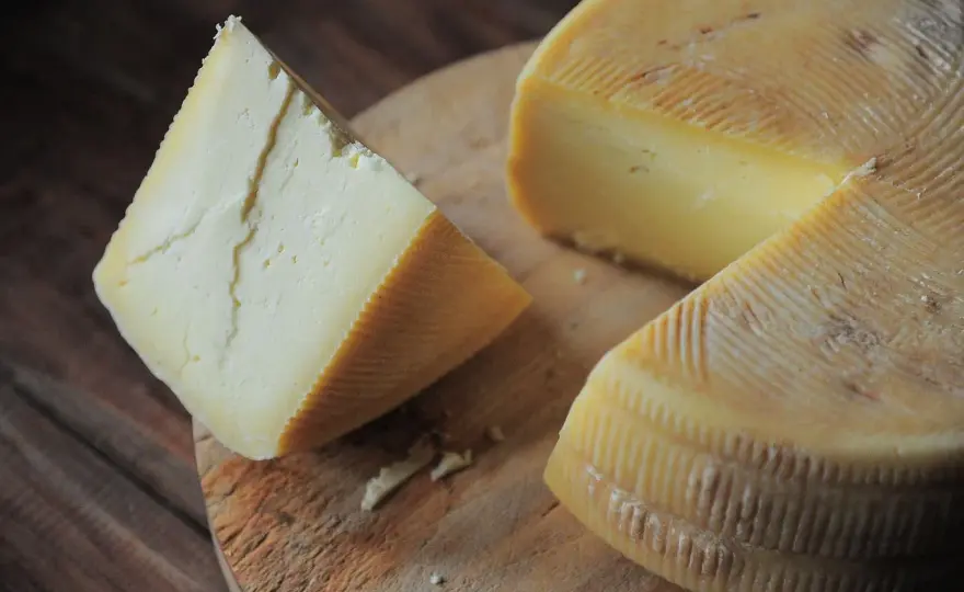 ¿Pueden los niños comer queso de leche cruda? Guía segura