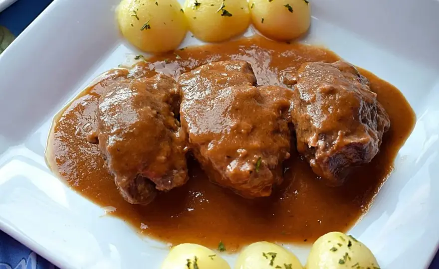 Carrilleras de ternera al vino tinto tiernas y melosas