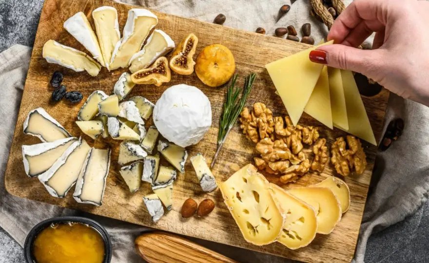 ¿Con qué se acompaña el queso Brie? Ideas para una tabla