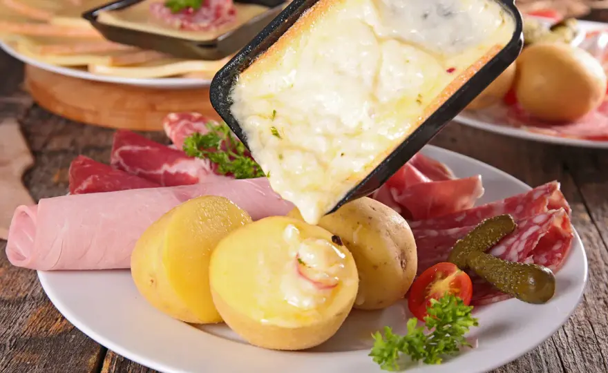 Raclette suiza en casa - cómo prepararla y servirla