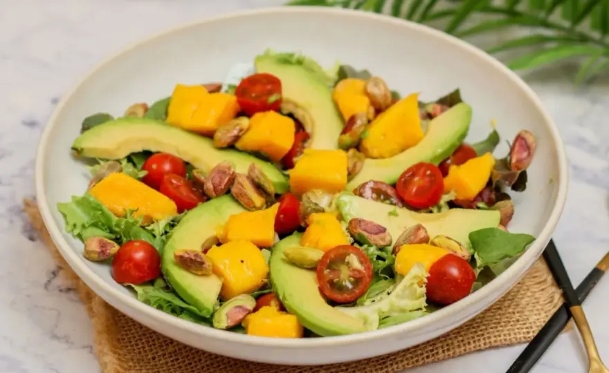 Ensalada de mango fresca y equilibrada en 15 minutos