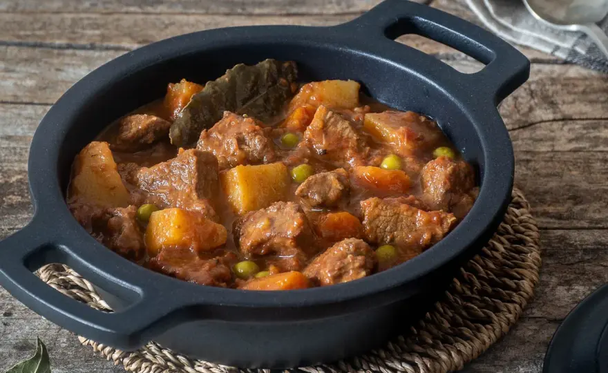 Estofado de ternera con patatas tierno y lleno de sabor