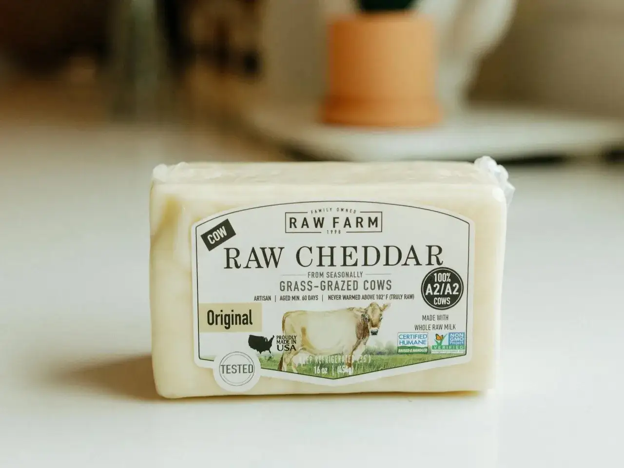 Queso cheddar de leche cruda, ideal para compartir con ni&ntilde;os. Hecho con leche de vacas alimentadas con pasto.